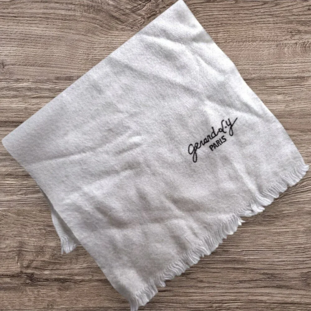 Gerard Darel Paris Off White Fringe Logo Scarf Soft Lightweight Chic Winter Wrap